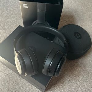 Brand New Beats Solo3 Wireless On-Ear Headphones